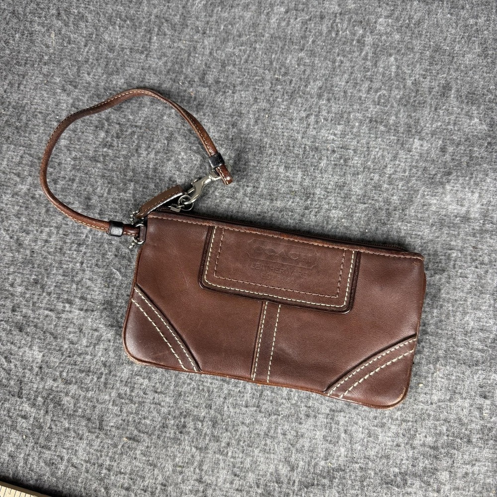 Coach Wristlet Clutch Bag Womens Small Brown Leather Zip Strap Charm Purse